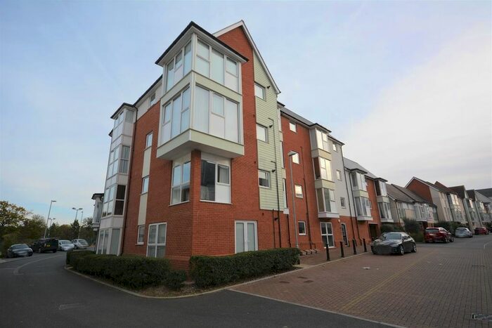 2 Bedroom Flat To Rent In Montfort Drive, Great Baddow, Chelmsford, CM2