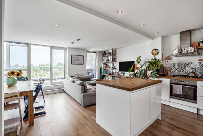 2 Bedroom Flat For Sale In Elm Road, Wembley, HA9