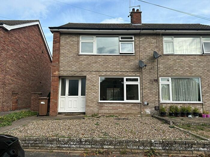 3 Bedroom Semi-Detached House To Rent In Garden Close, Bungay, NR35
