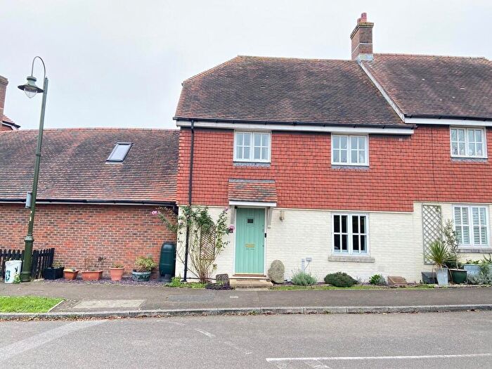 4 Bedroom Semi-Detached House To Rent In Morris Drive, Billingshurst, RH14