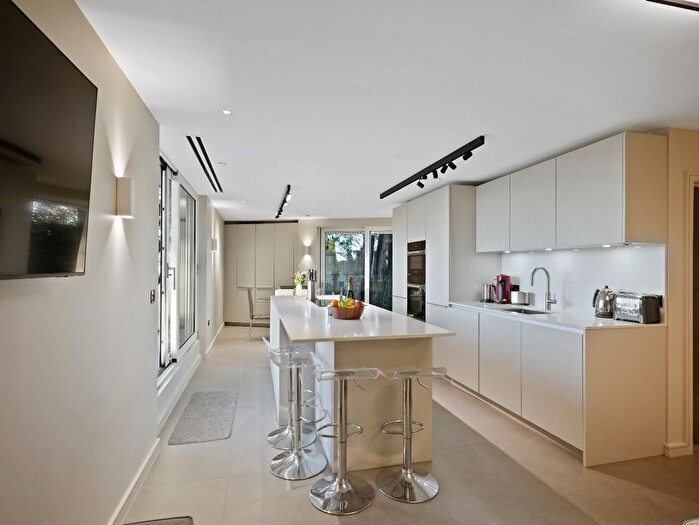 3 Bedroom Flat For Sale In Banks Road, Poole, BH13