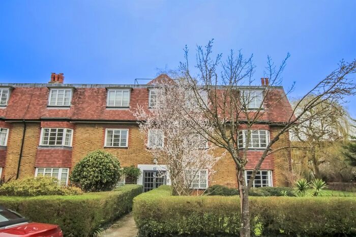 2 Bedroom Flat To Rent In Denison Close, Hampstead Garden Suburb, N2