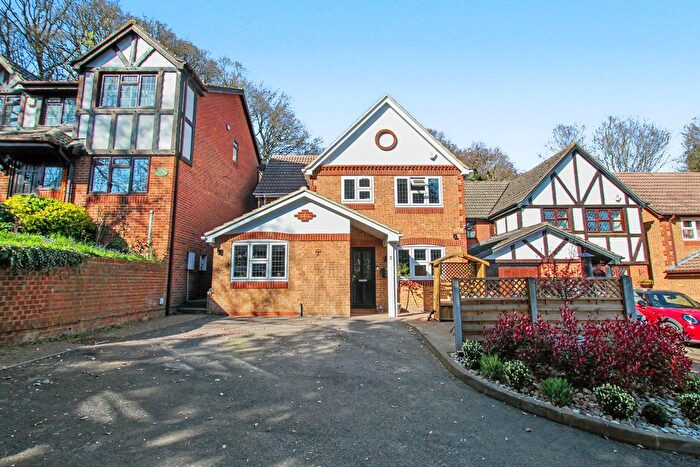 4 Bedroom Detached House For Sale In Fenswood Close, Bexley, DA5