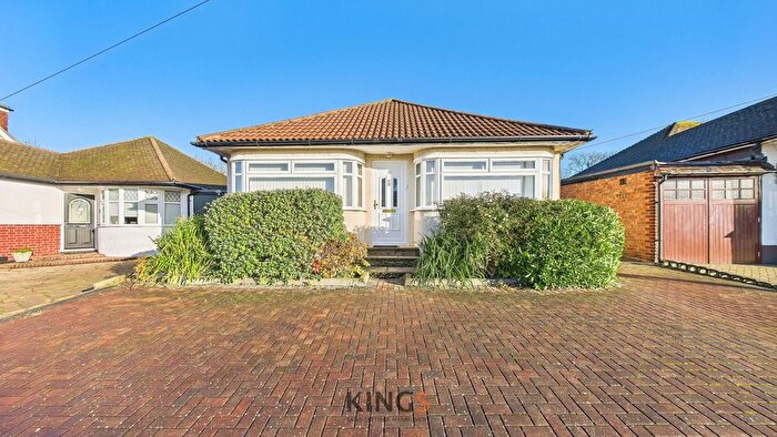 3 Bedroom Detached Bungalow For Sale In Sunnybank Road, Potters Bar, EN6