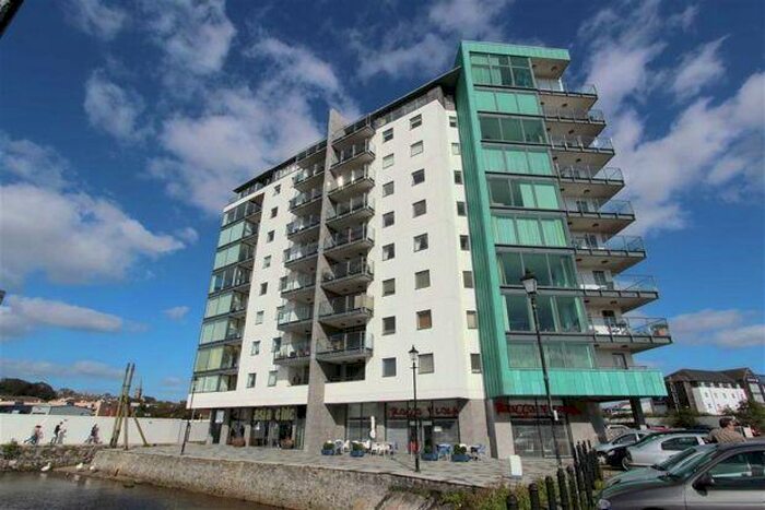 2 Bedroom Flat To Rent In Marrowbone Slip, Plymouth, Devon, PL4