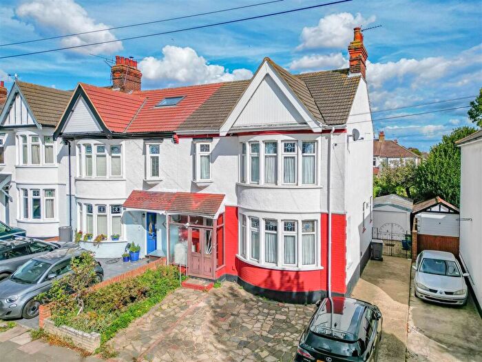 3 Bedroom End Of Terrace House For Sale In Kensington Road, Southend-On-Sea, SS1
