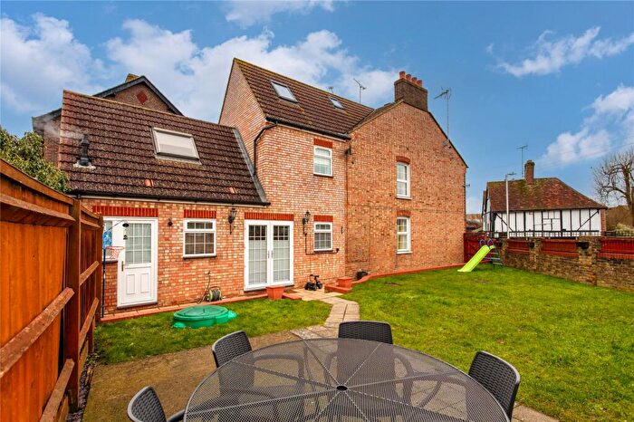 5 Bedroom Semi-Detached House For Sale In Luton Road, Chalton, Bedfordshire, LU4