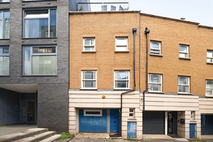 5 Bedroom Semi-Detached House To Rent In Fredericks Row, Islington, EC1V
