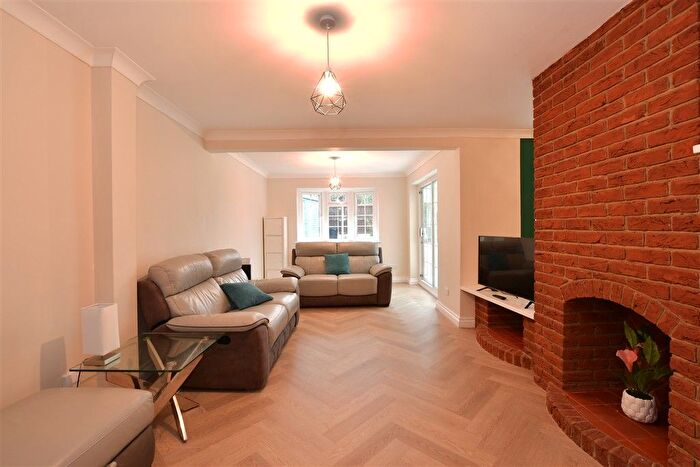 4 Bedroom Detached House For Sale In Trinder Way, Wickford, Essex, SS12