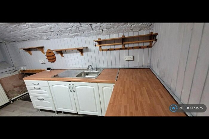 2 Bedroom End Of Terrace House To Rent In Church Street, Huddersfield, HD3