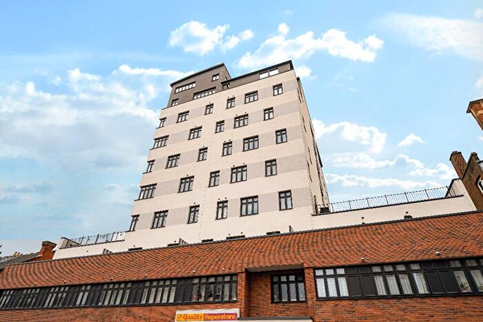 1 Bedroom Flat For Sale In Station Road, Aldershot, Hampshire, GU11