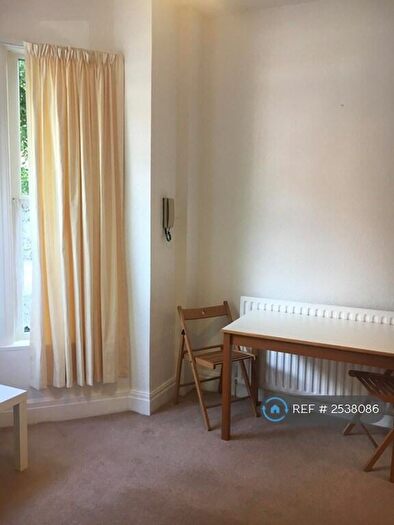 1 Bedroom Flat To Rent In Northen Grove, Manchester, M20