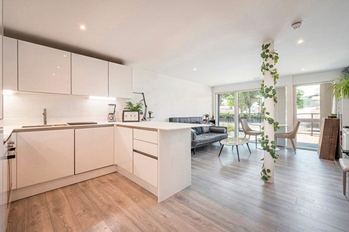 1 Bedroom Flat To Rent In Vantage Court, Old Kent Road, SE1
