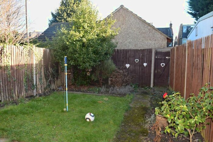 2 Bedroom Flat To Rent In South Wimbledon, South Wimbledon, Wimbledon, SW19