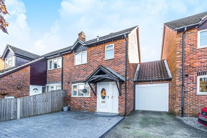 2 Bedroom Link Detached House For Sale In Thatcham, Berkshire, RG19