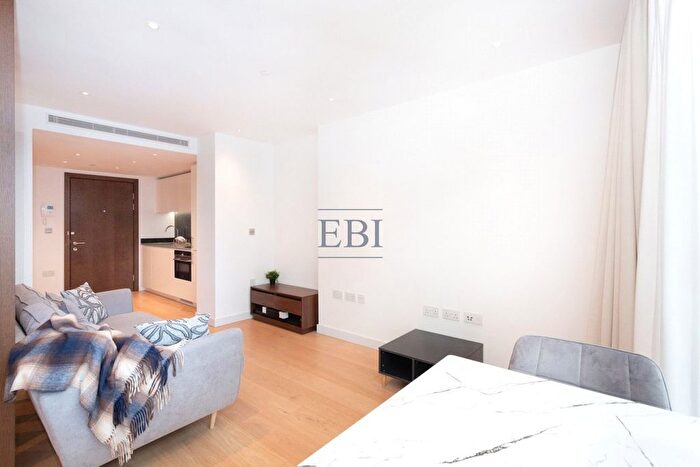 1 Bedroom Flat To Rent In Landmark Pinnacle, Marsh Wall, Canary Wharf, E14