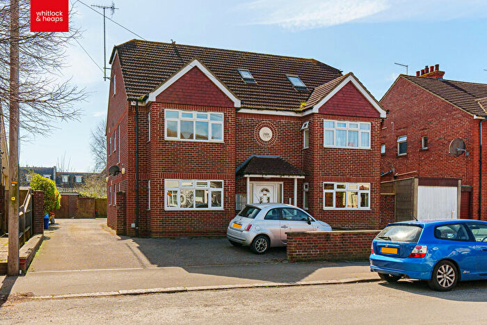 2 Bedroom Flat For Sale In Pavilion Road, Worthing, BN14