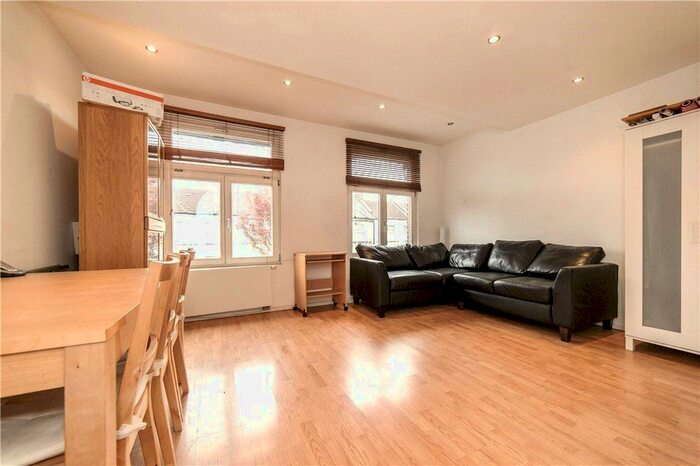 3 Bedroom Flat To Rent In Westcote Road, London, SW16