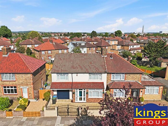 4 Bedroom Semi-Detached House For Sale In Felixstowe Road, Edmonon, N9