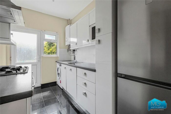 3 Bedroom End Of Terrace House To Rent In Arcadian Gardens, Wood Green, London, N22