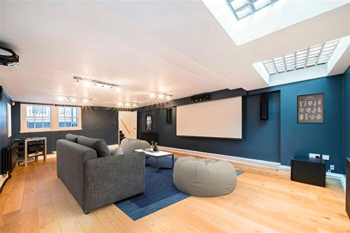3 Bedroom Property To Rent In Westmoreland Street, London, W1G