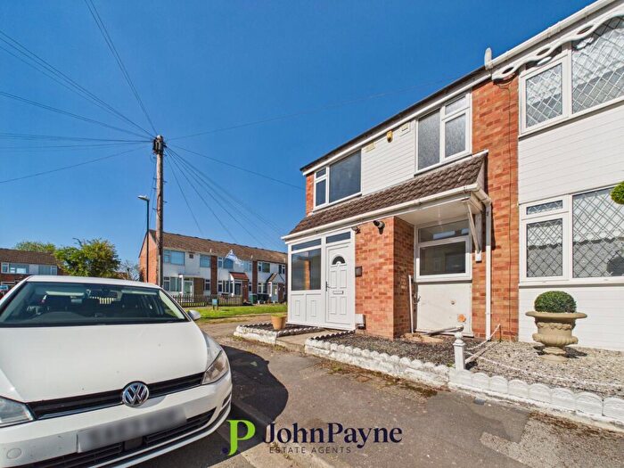 3 Bedroom Semi-Detached House To Rent In The Glade, Tile Hill, Coventry, CV5