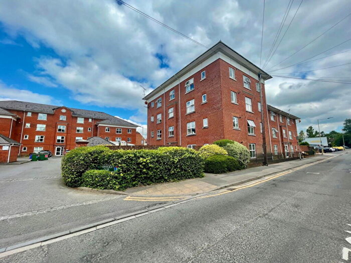 2 Bedroom Flat To Rent In Regent Court, Boundary Road, Newbury, RG14