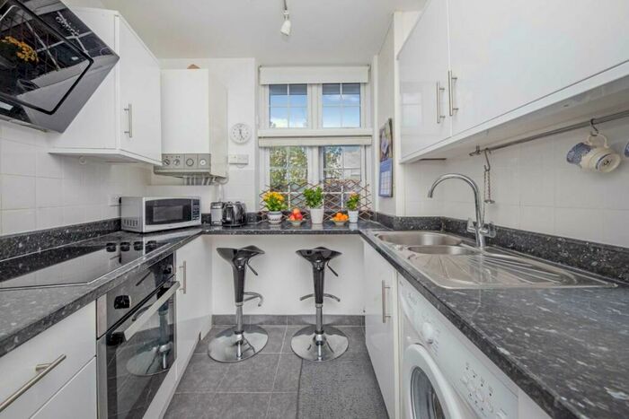 2 Bedroom Flat For Sale In Surbiton Crescent, Surbiton, KT1
