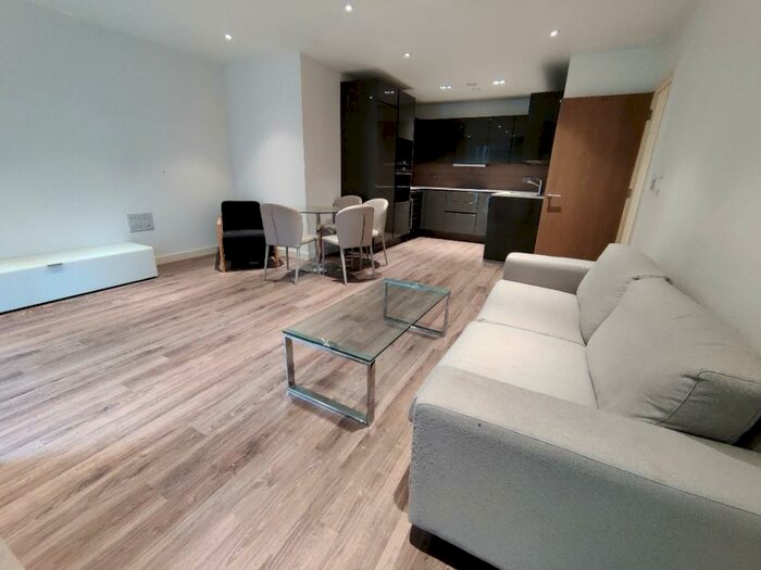 3 Bedroom Apartment To Rent In Devan Grove, London, N4