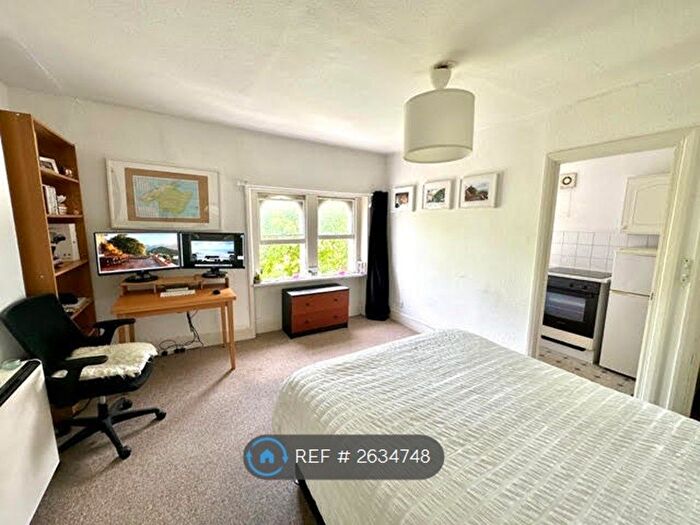 Studio To Rent In Hammersmith Grove, London, W6