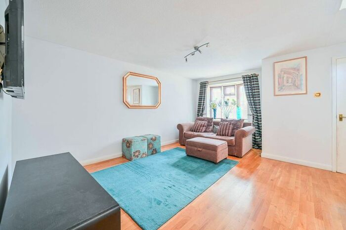 3 Bedroom Property To Rent In Culloden Close, South Bermondsey, London, SE16