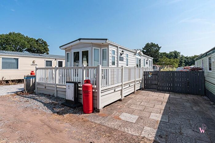 2 Bedroom Park Home For Sale In Gallowsclough Lane, Oakmere, Northwich, CW8