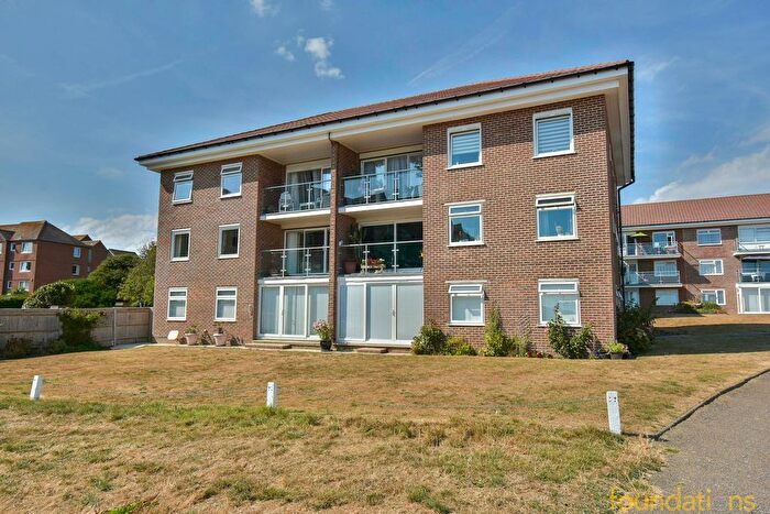 3 Bedroom Flat For Sale In Sutton Place, Bexhill-On-Sea, TN40
