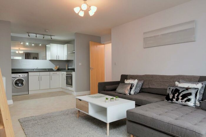 2 Bedroom Apartment To Rent In Kenyon Lane, Manchester, M40