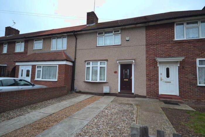 3 Bedroom House To Rent In Valence Circus, Dagenham, RM8