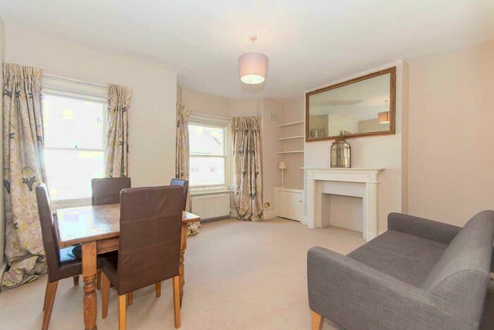 2 Bedroom Flat To Rent In Rowena Crescent, Battersea, SW11