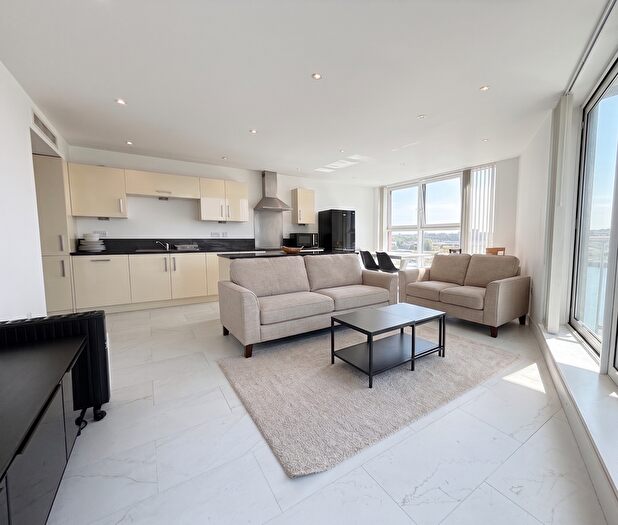 2 Bedroom Flat To Rent In Basin Approach, London, E16
