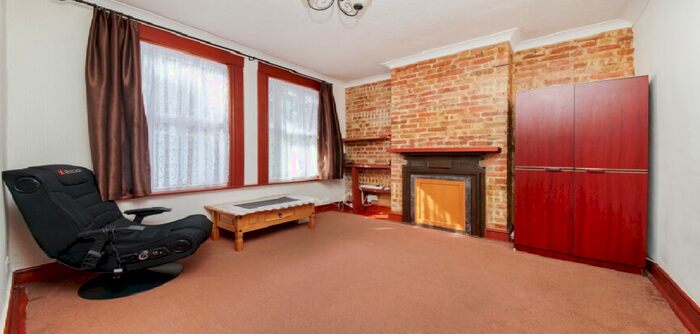 2 Bedroom Flat To Rent In Brettenham Road, Walthamstow, E17