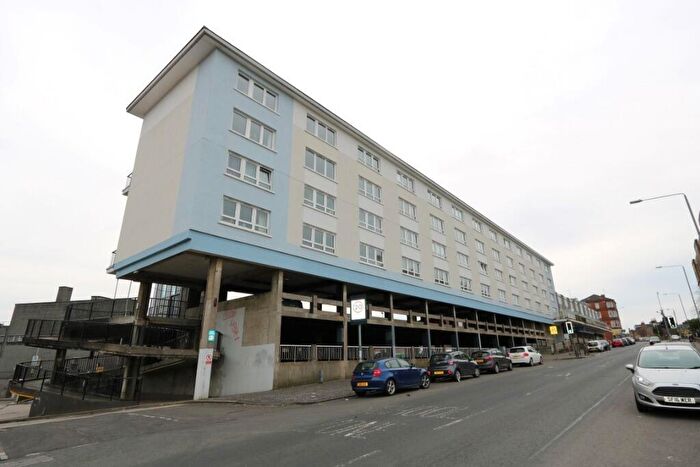3 Bedroom Flat To Rent In Pollokshaws Road, Glasgow, Glasgow City, G41