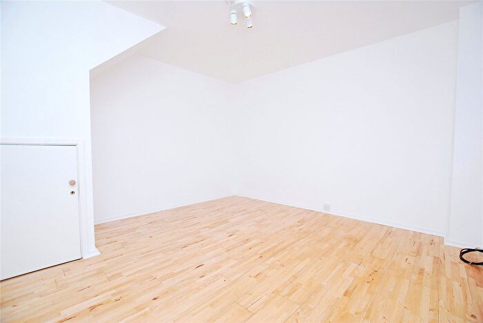 1 Bedroom End Of Terrace House To Rent In Ashbury Crescent, Guildford, Surrey, GU4