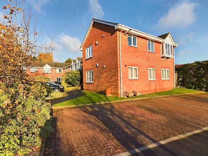 2 Bedroom Flat For Sale In Sky Court, Worcester, Worcestershire, WR3