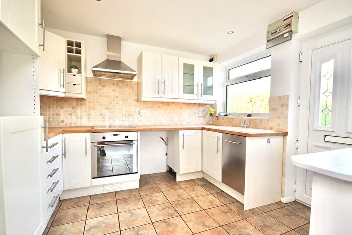 2 Bedroom Detached Bungalow For Sale In Hilltop Close, Eagle, LN6