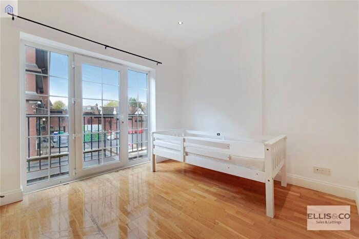 2 Bedroom Apartment To Rent In Church Street, Enfield, EN2