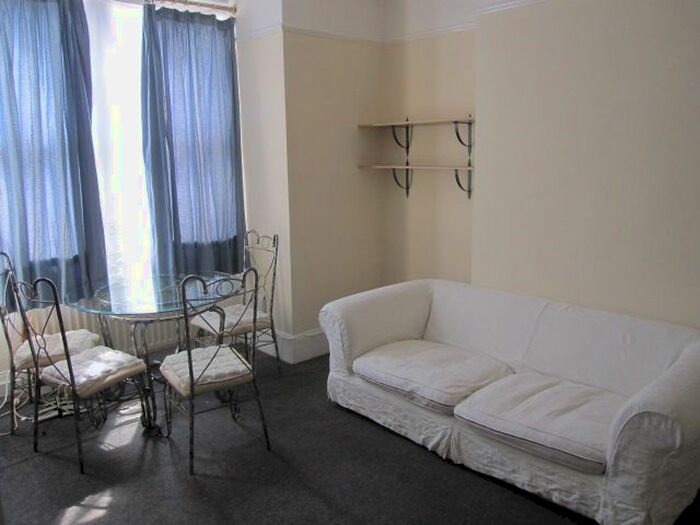 1 Bedroom Flat To Rent In Knollys Road, London, SW16