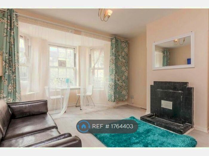 3 Bedroom Flat To Rent In Cardiff House, London, SE15