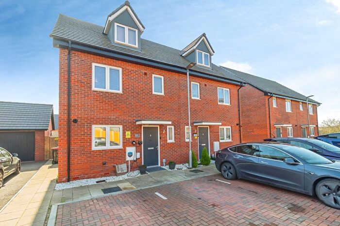 4 Bedroom Semi Detached House For Sale In Hemingway Loke, Tattenhoe Park, Milton Keynes, Buckinghamshire, MK4