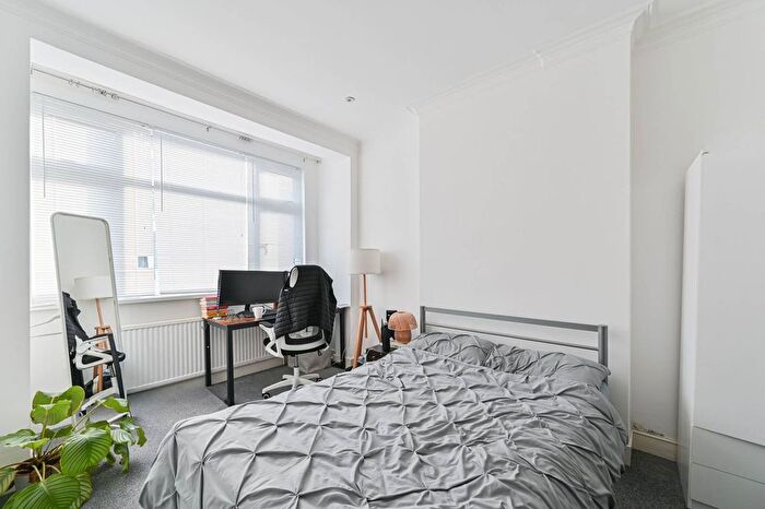 3 Bedroom Terraced House To Rent In Ascot Road, Tooting, London, SW17