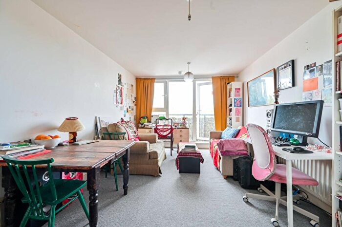 1 Bedroom Flat For Sale In Townsend Street, Elephant And Castle, London, SE17