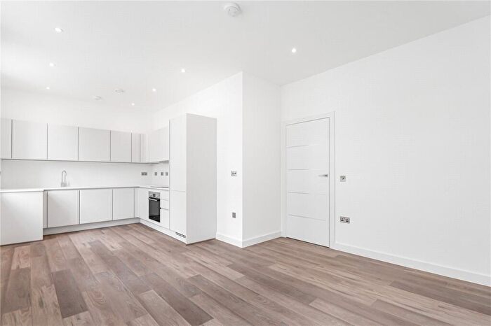 1 Bedroom Apartment To Rent In Mare Street, London, E8