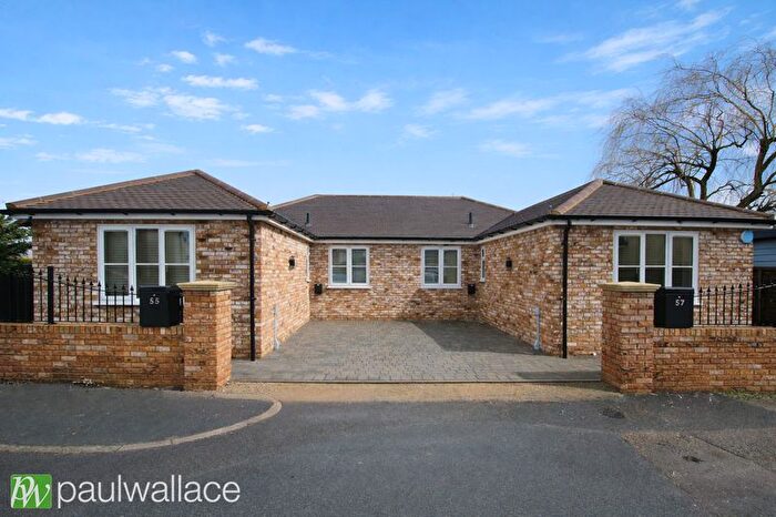 2 Bedroom Semi Detached Bungalow For Sale In Lilac Road, Hoddesdon, EN11